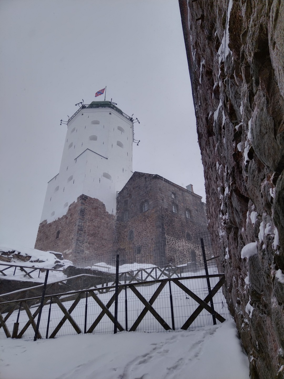 Экскурсия - супер! Надежда и знаток знатный)), и экскурсовод замечательный. Рассказ с элементами диалога, обращения к