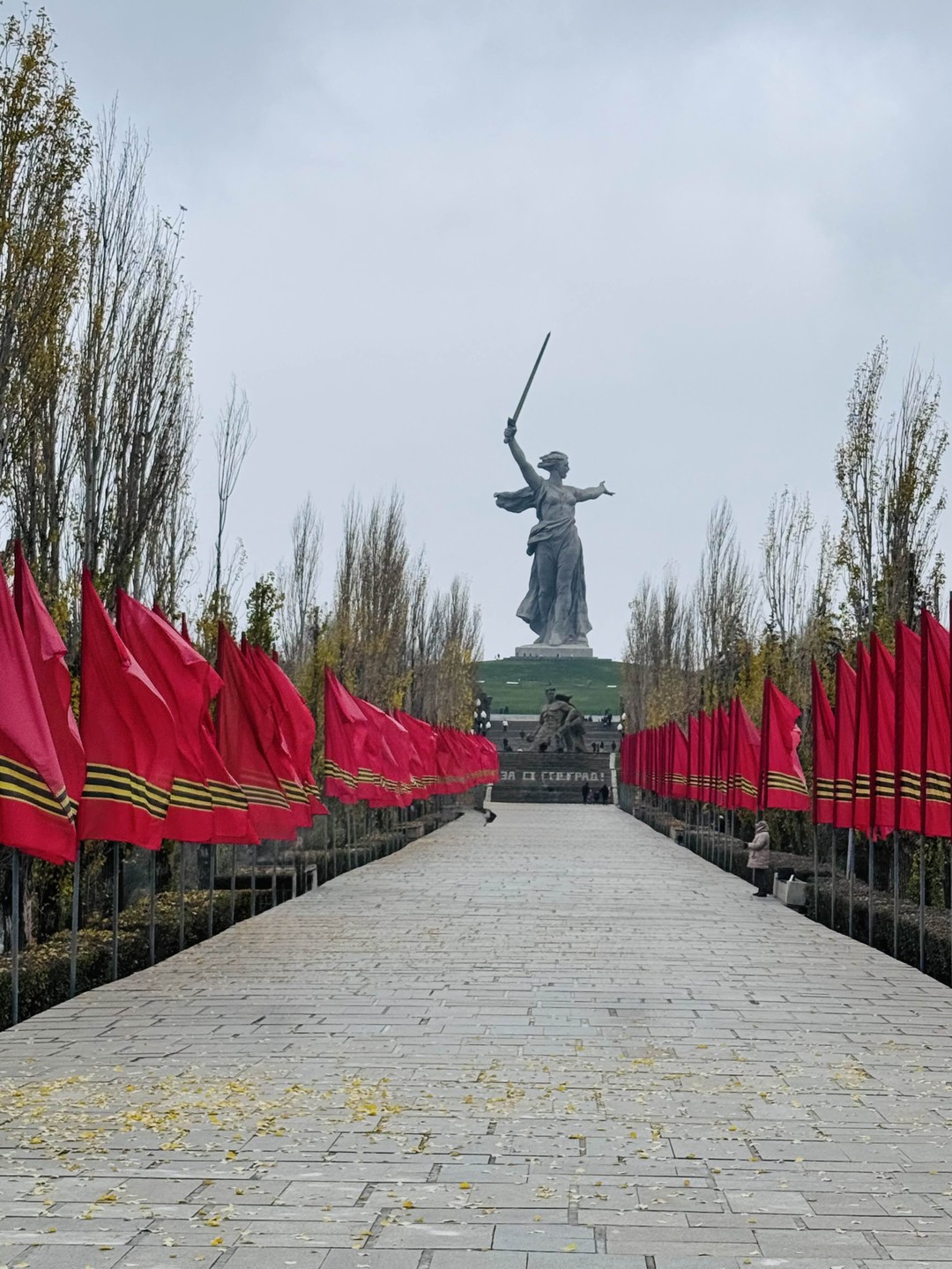 Отличный маршрут, очень интересное повествование о городе и его истории. Даже не думали, что в Волгограде