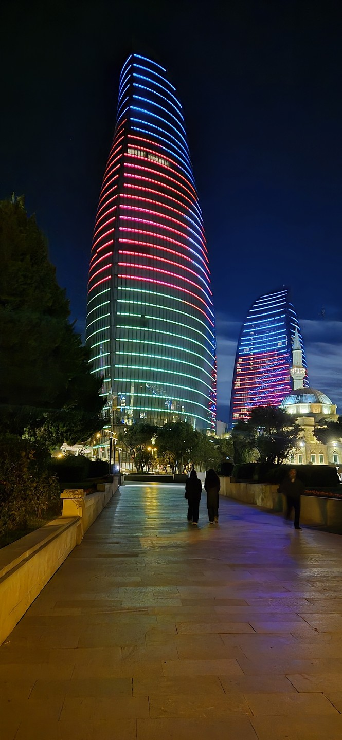 Отличный вечер в приятной компании опытного гида Рауля как знакомство с городом Баку - что можеть быть лучше?!