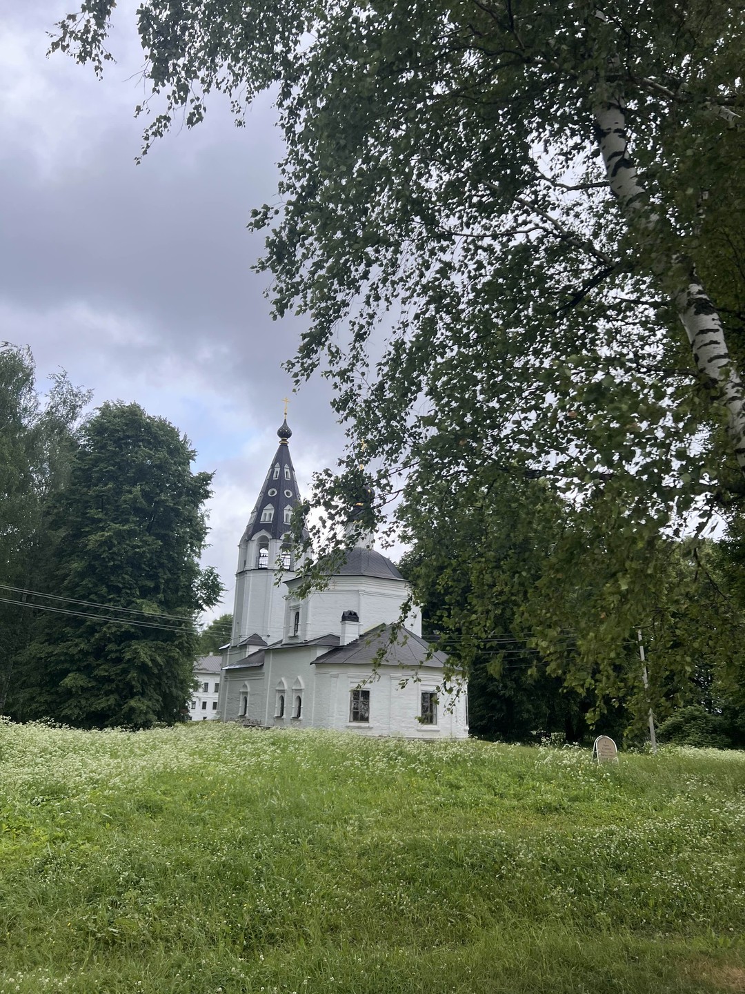 Рекомендую, однозначно. С самого начала гид подстроился под наши запросы, (начать пораньше, встретил на своем авто