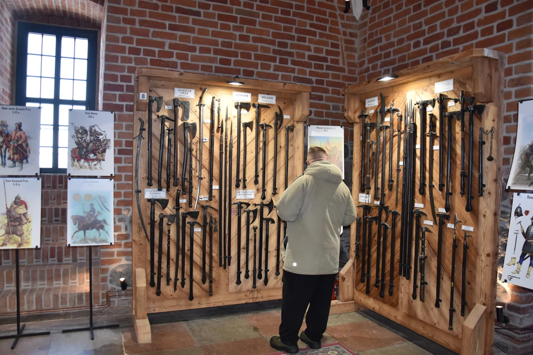 отличный рассказчик. с юмором. рассказал даже больше чем заявлено в программе,потому что проехать,например,мимо ГроссЕгерсдорфа и не