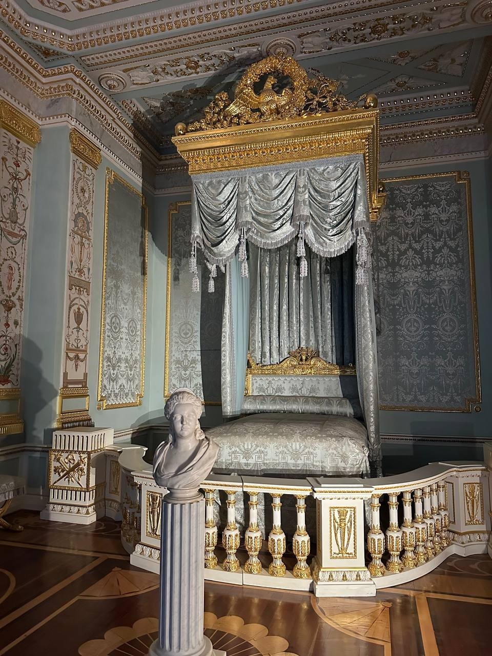 Хочу выразить слова благодарности Татьяне за незабываемую экскурсию по Гатчине. Приятный в общении человек, мы легко