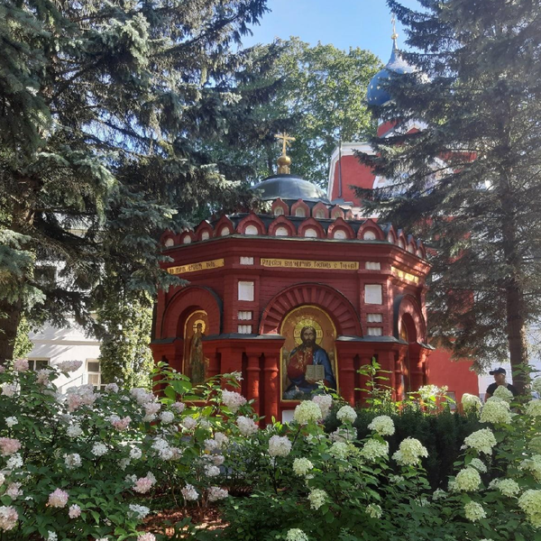 В Псков, Изборск и Печоры — из Петербурга на автобусе