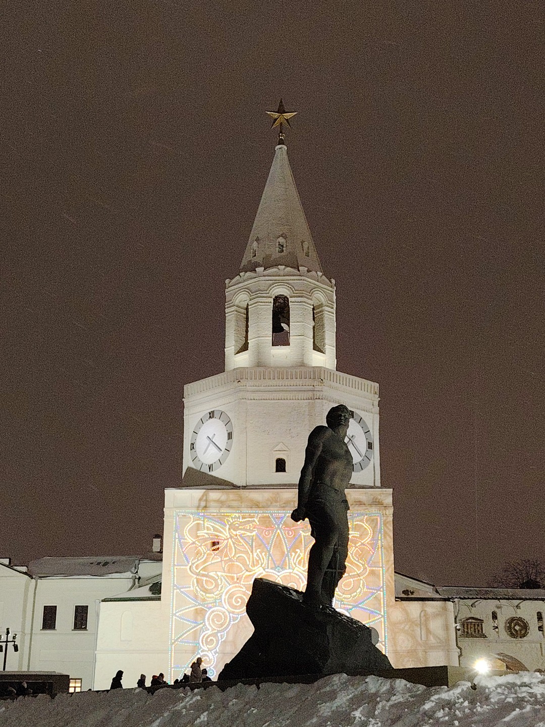 Это было очень интересно, познавательно и не только то, что касается Кремля. Спасибо Олегу за увлекательный