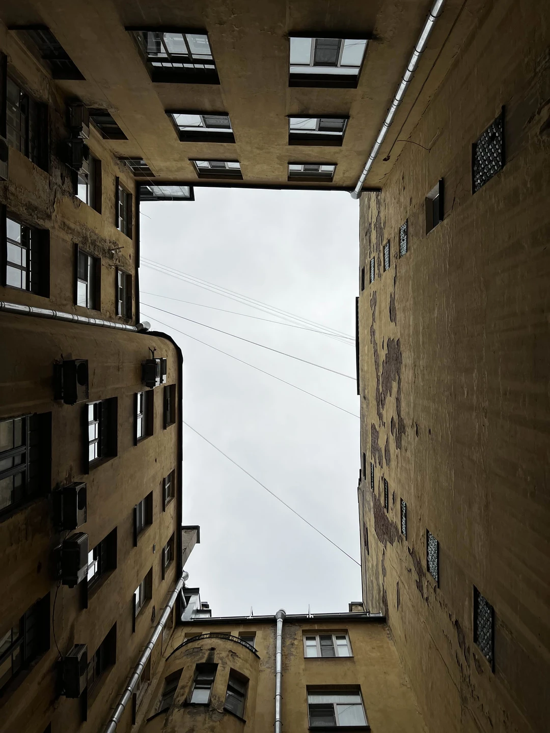 Секреты Петроградской стороны: дворы-колодцы, парадные и доходные дома (Галина)