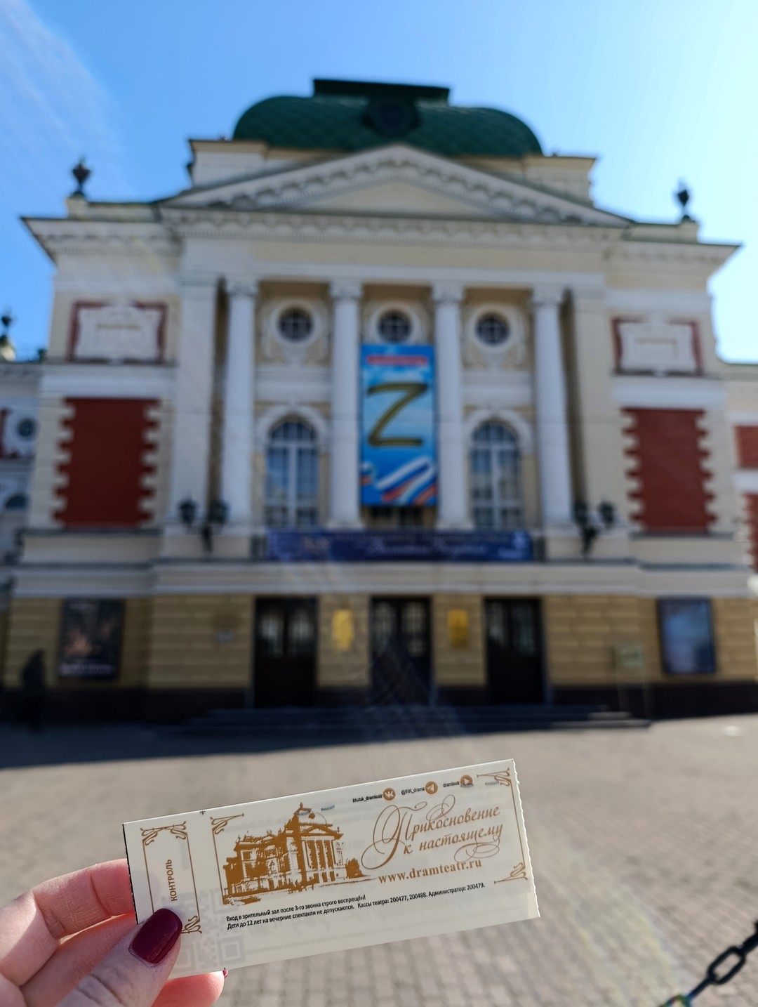 Прогулка по улицам Иркутска просто отличная! Несмотря на холод и ветер(в основном на набережной) было очень