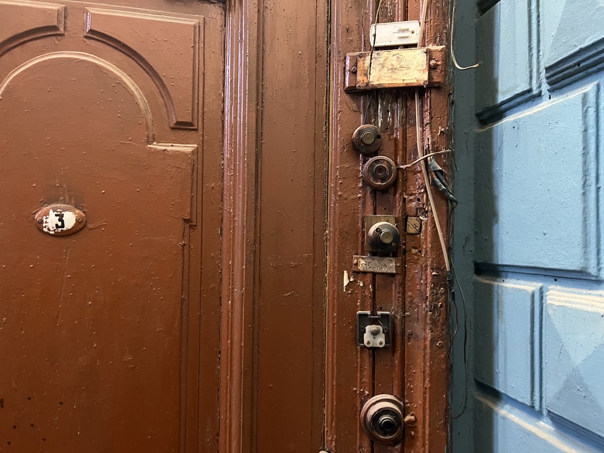 Крыша, дворы, парадные и коммуналка (17/19)