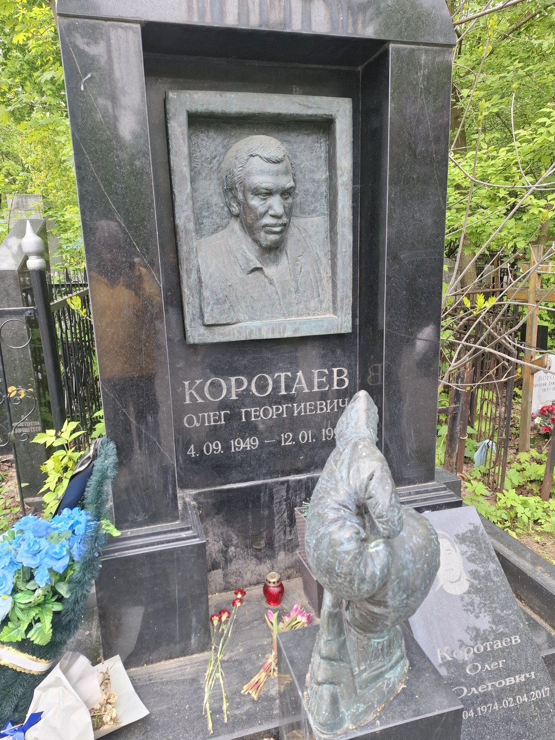 Фото отзыва 10: экскурсия "Кумиры, герои и святые старинного Ваганьковского кладбища в Москве"