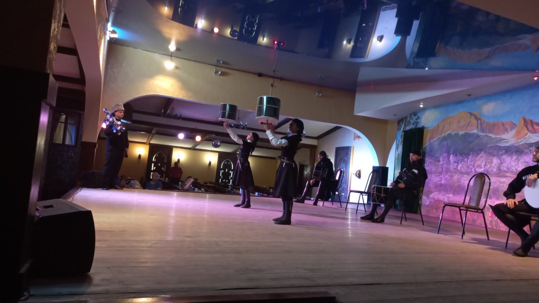 Экскурсия у нас была индивидуальная. Экскурсовод Ирина проводила экскурсию очень интересно. Водитель Валерий был внимателен, т.