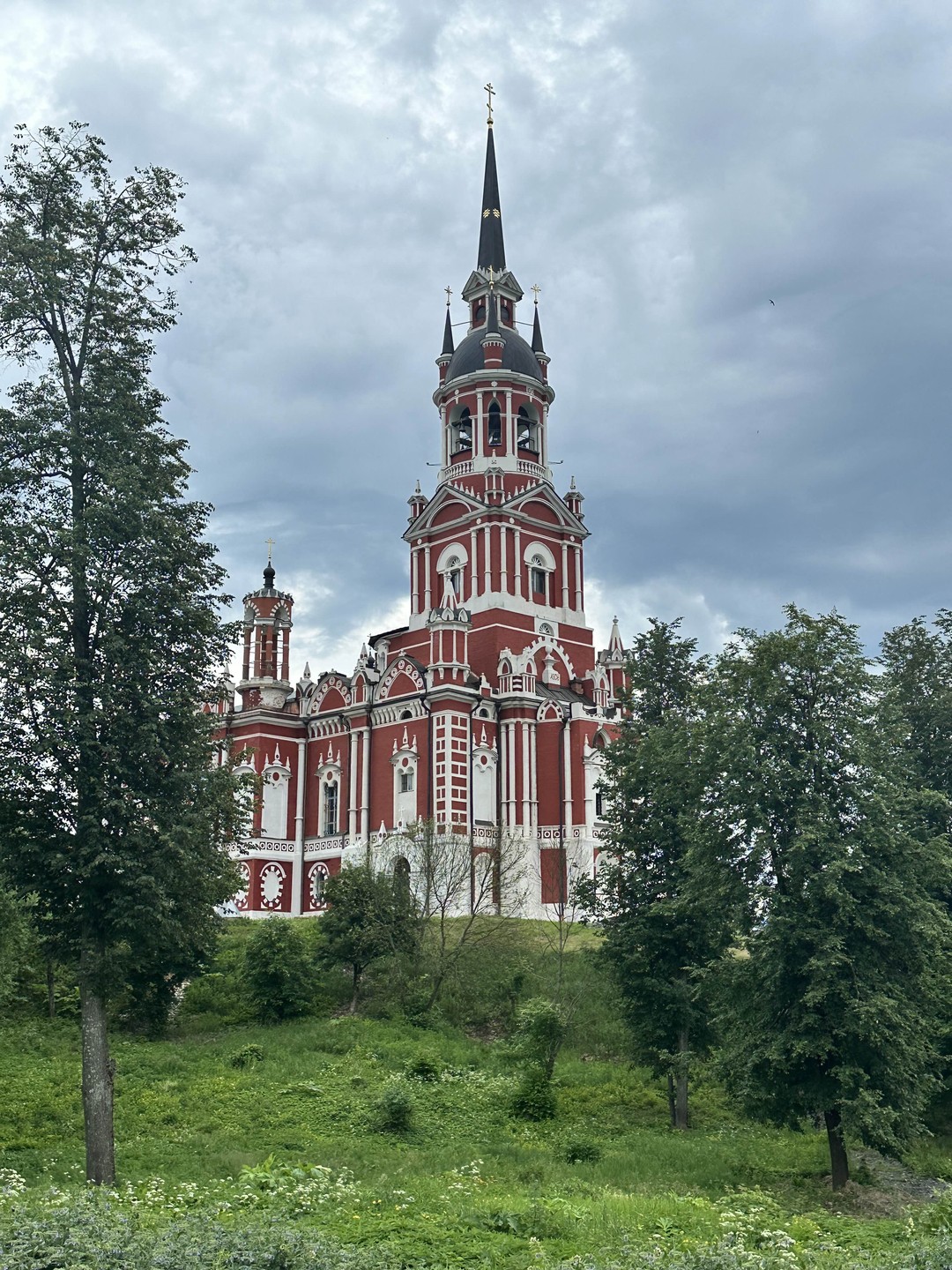 Прекрасный экскурсовод и собеседник. Узнали очень много про историю Можайска
