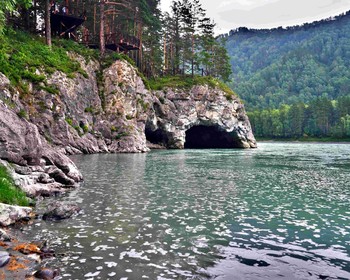 Гора Пикет и село Сростки, берег Катуни и Тавдинская пещера, прогулка по лесу, подвесной мост