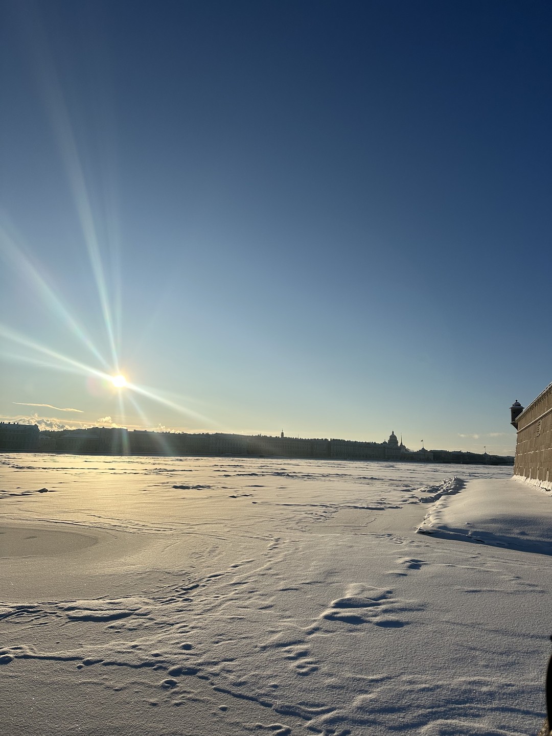 Спасибо Надежде за замечательную экскурсию!! Петропавловская крепость, залитая январским солнцем на крепком морозе, в сопровождении увлекательных