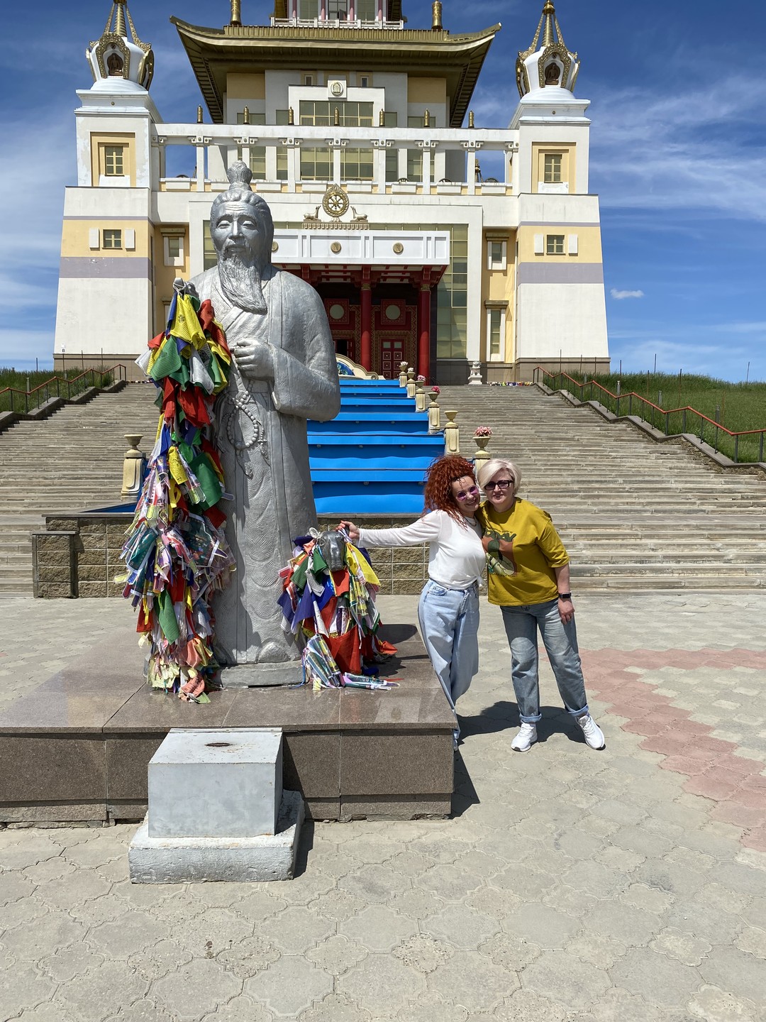 Очень интересно и содержательно провел экскурсию,отвечая на все интересующиеся нас вопросы,мы в восторге. Наян-лучший!👍