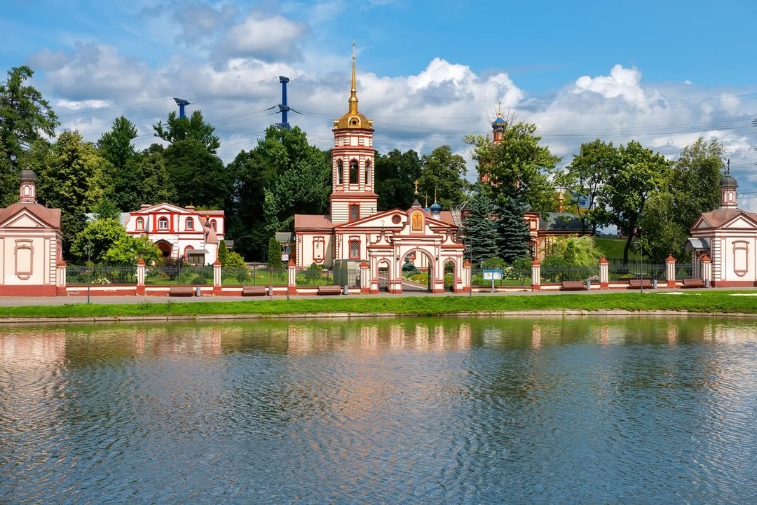 Усадьба и&nbsp;церковь Воздвижения Креста Господня