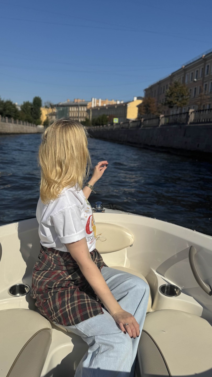 Благодарим за отличную и живописную прогулку капитана Артема! Все четко и организованно, очень красивый маршрут по