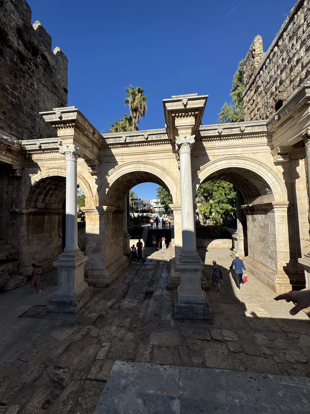 В сентябре съездили на экскурсию по старому городу Анталии + водопад Дюден с Микаилом и остались