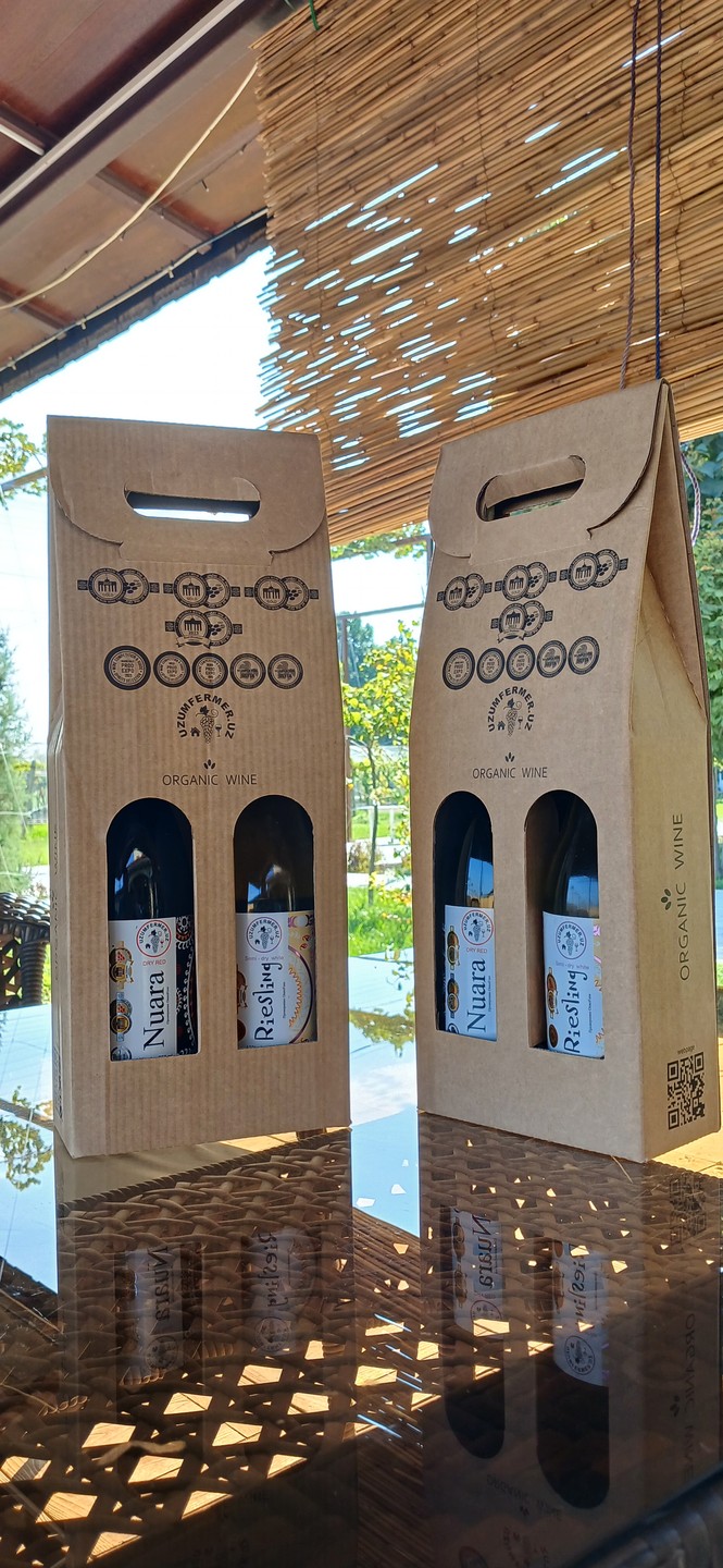 Прекрасное, умиротворяющее место, недалеко от Ташкента. Виноградники, сады и любое вино на ваш вкус! Спасибо за