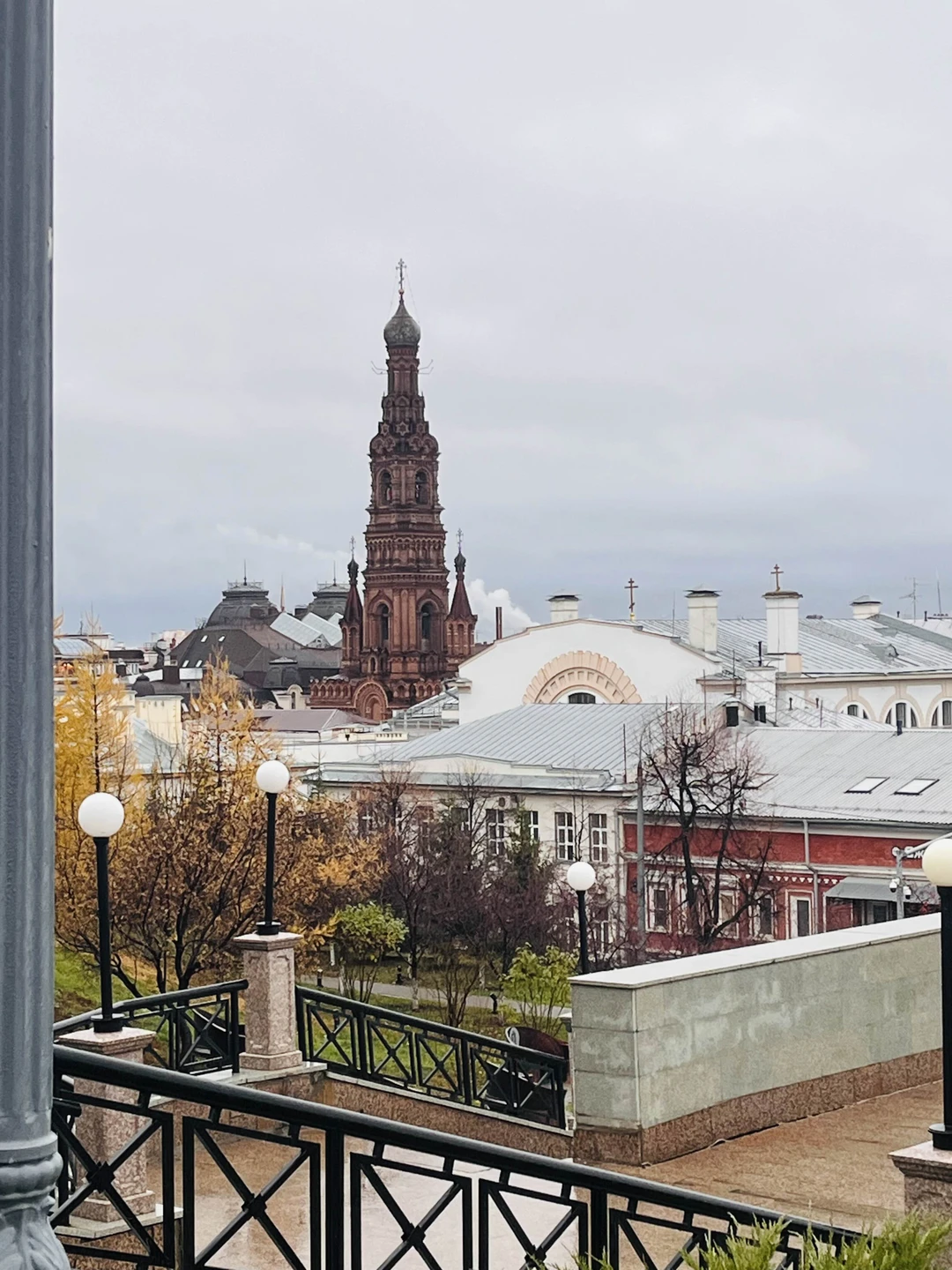 Путешествую по городам России, уже очень давно. Бывал на многих экскурсиях, на пешей в первый раз