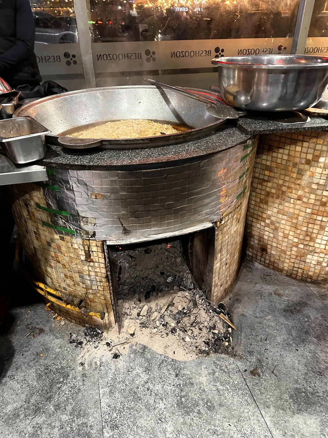 Нашим экскурсоводом был Бек. На экскурсию мы попали после ночного перелета и казалось, что будет очень