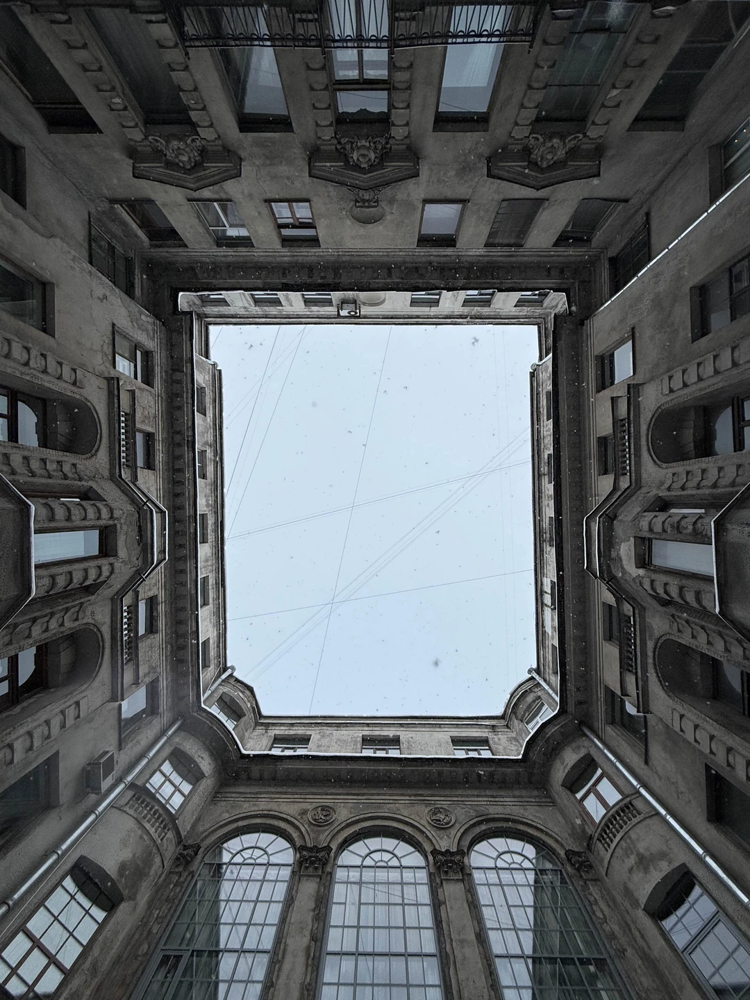 Секреты Петроградской стороны: дворы-колодцы, парадные и доходные дома (Александра)