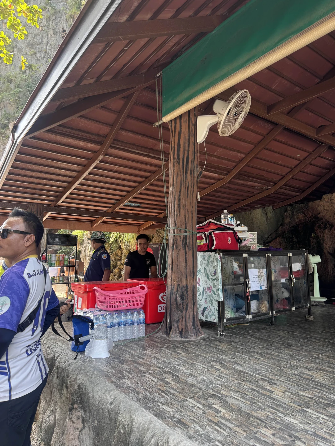 Дам совет- если берете экскурсии, берите на одного человека. Так как если ваш друг заболеет перед