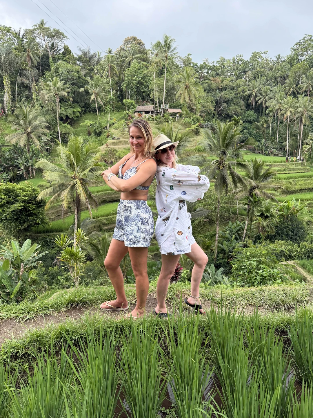 Отличная экскурсия! Гид говорит по-русски, помогает, фотографирует, откликается на все просьбы. Мы очень довольны! По деньгам