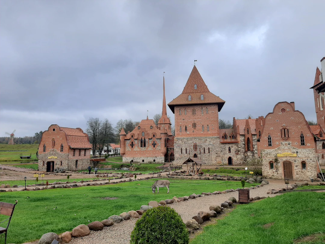 Очень неожиданно, интересно, весело и познавательно. Что ещё может быть нужно для хорошего времяпрепровождения. Экскурсия подойдёт