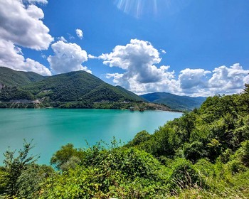 Крепость Ананури, Жинвальское водохранилище, подъём к церкви Гергети на джипах