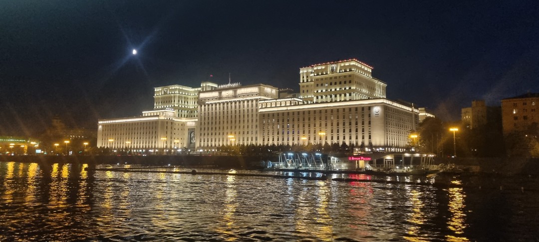 Вечерняя прогулка на теплоходе «Музыкальный экспресс» с ужином и диджеем (Лесовая)