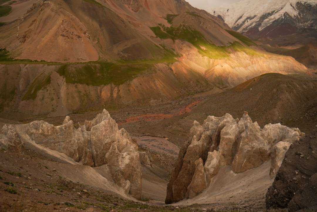 Всё прошло отлично, комфортное восхождение на Юхина,прекрасная кухня в базовом и солнечном лагере. Кучу эмоций и