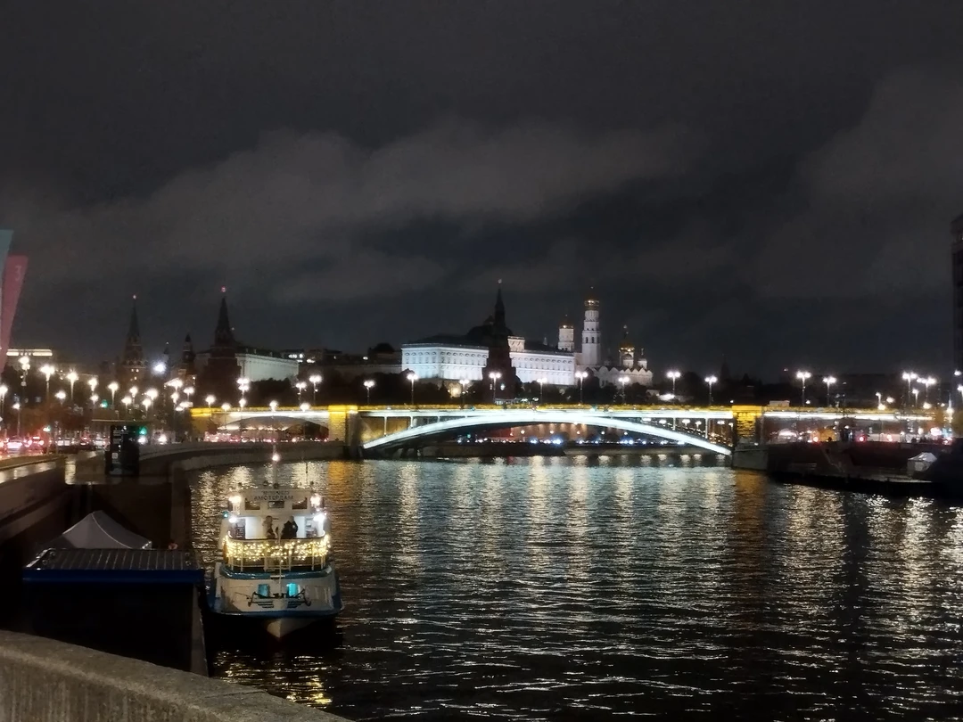 Три часа на автобусе - и вы знакомы с Москвой (Екатерина)