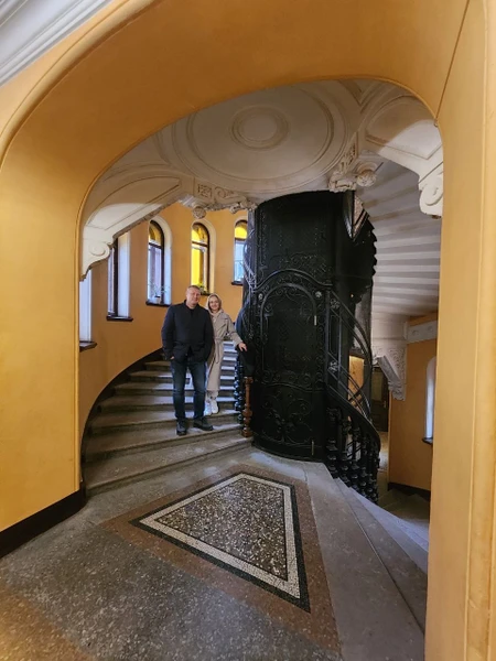 идеальный вариант для тех, кто хочет прокатиться по городу с комфортом, задать интересующие вопросы и получить