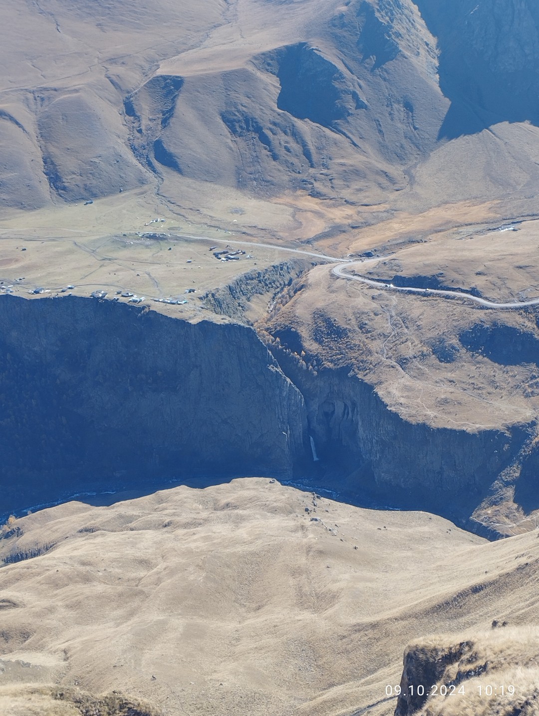 Супер поездка. Живописнейшая дорога, красота невероятная! Эльбрус как на ладони! Маршрут на все 💯! Умар профессионал