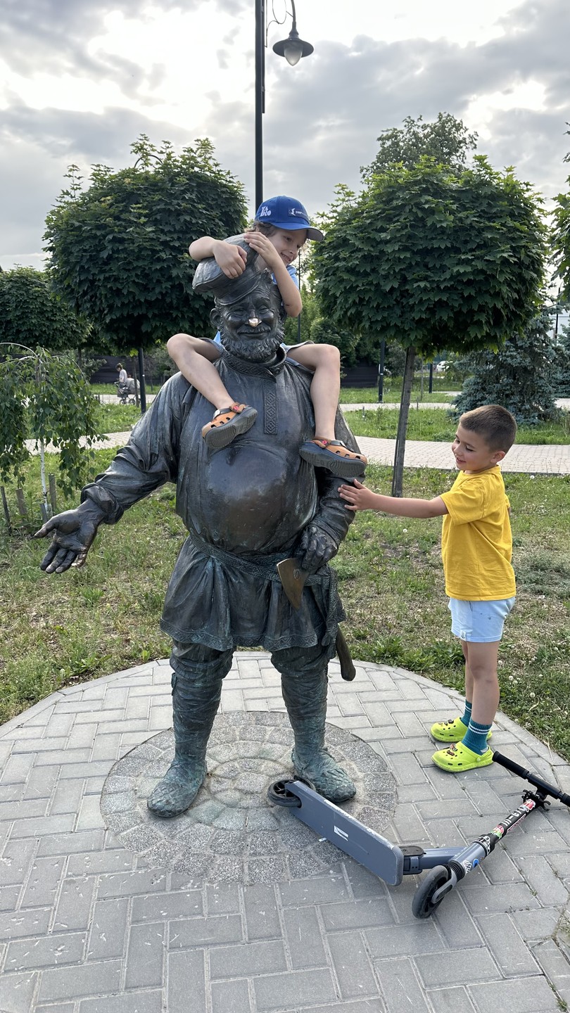Очень понравилась прогулка с Алексеем! 2 часа незаметно пролетели за беседой про историю Рязани. Алексей отличный