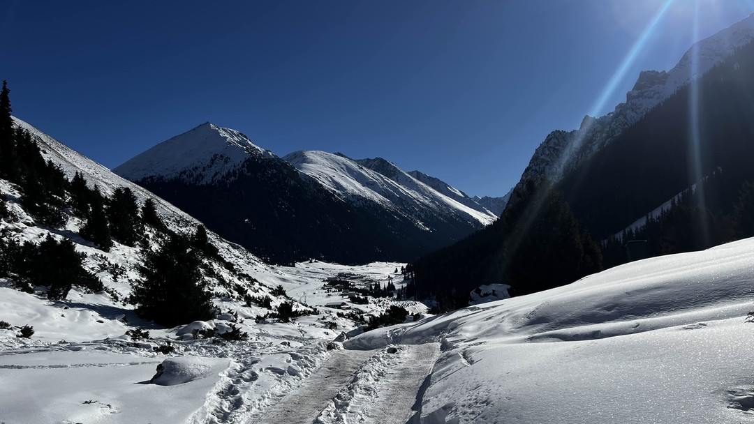 Это была невероятная поездка, виды просто космос, несмотря на то, что зимой активности в долине не