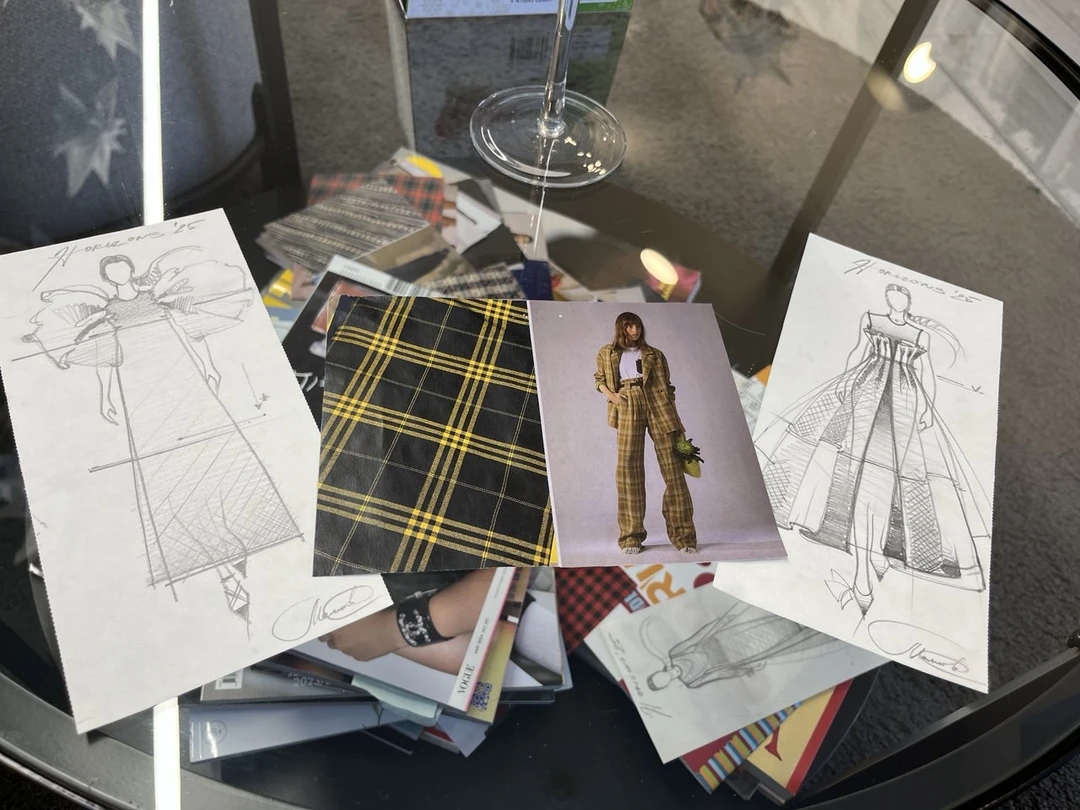 Татьяна - прекрасный экскурсовод, познакомила нас с дочкой с двумя ведущими дизайнерами ЕКБ, такими же прекрасными