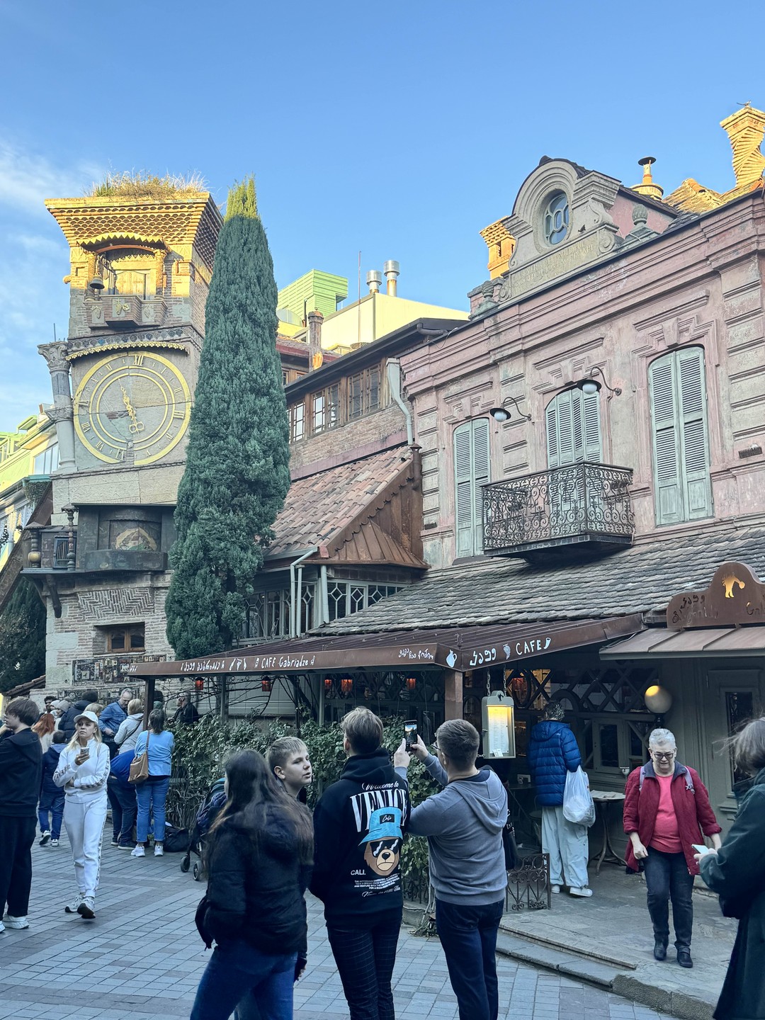 Экскурсия очень понравилась. Организовано на высшем уровне, все очень чётко, без задержек. Увидели много достопримечательностей. Побывали