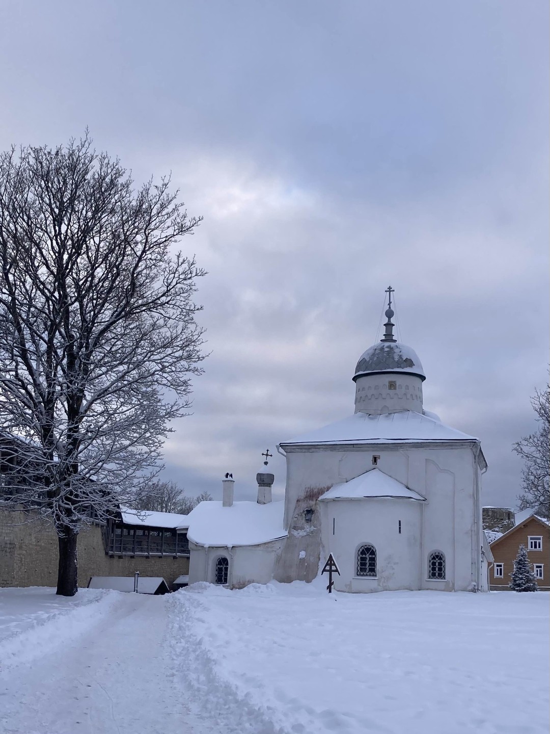 Автобусная экскурсия из Пскова в Изборск и Печоры (Татьяна)