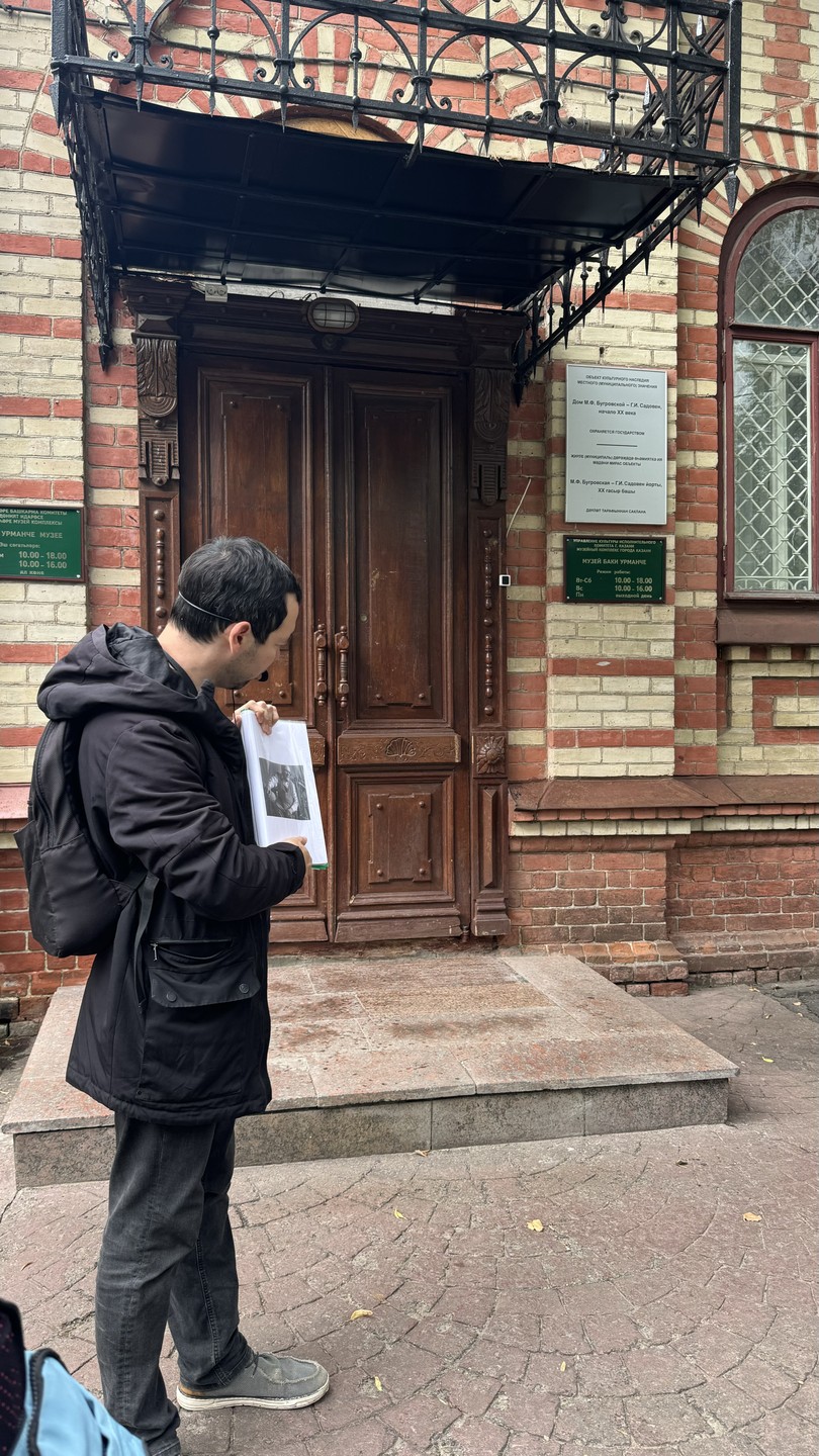 Радиф классно миксует исторические факты с современностью, формируя таким образом полную картину о жизни зданий и