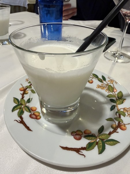 Итак… Мадрид нас встретил теплой дождливой погодой и ярким, умным и максимально приятным гидом, а именно