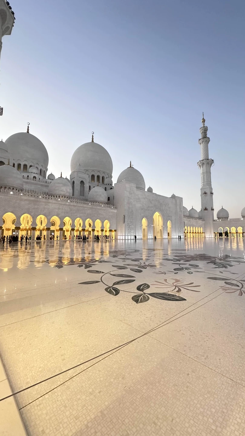 Прекрасная экскурсия, наполненная интересными фактами, достопримечательностями и увлекательными повествованиями сопровождающего гида👍 благодарю! Все очень понравилось