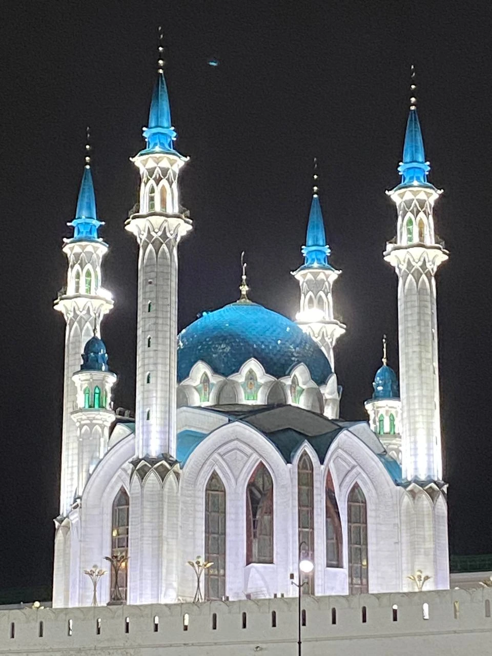 Экскурсия задумана не плохо. Очень красивые виды кремля. Потрясающий дворец земледелия. Красивая набережная. Только мало времени