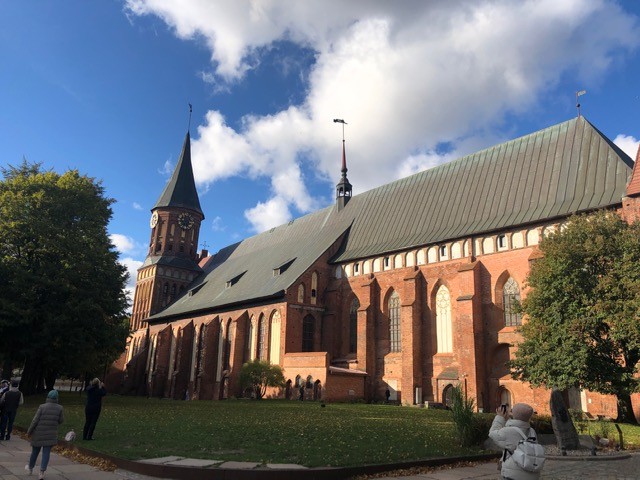 Экскурсия была не в мини группе, а автобус на более чем 40 человек, маленький и неудобный.