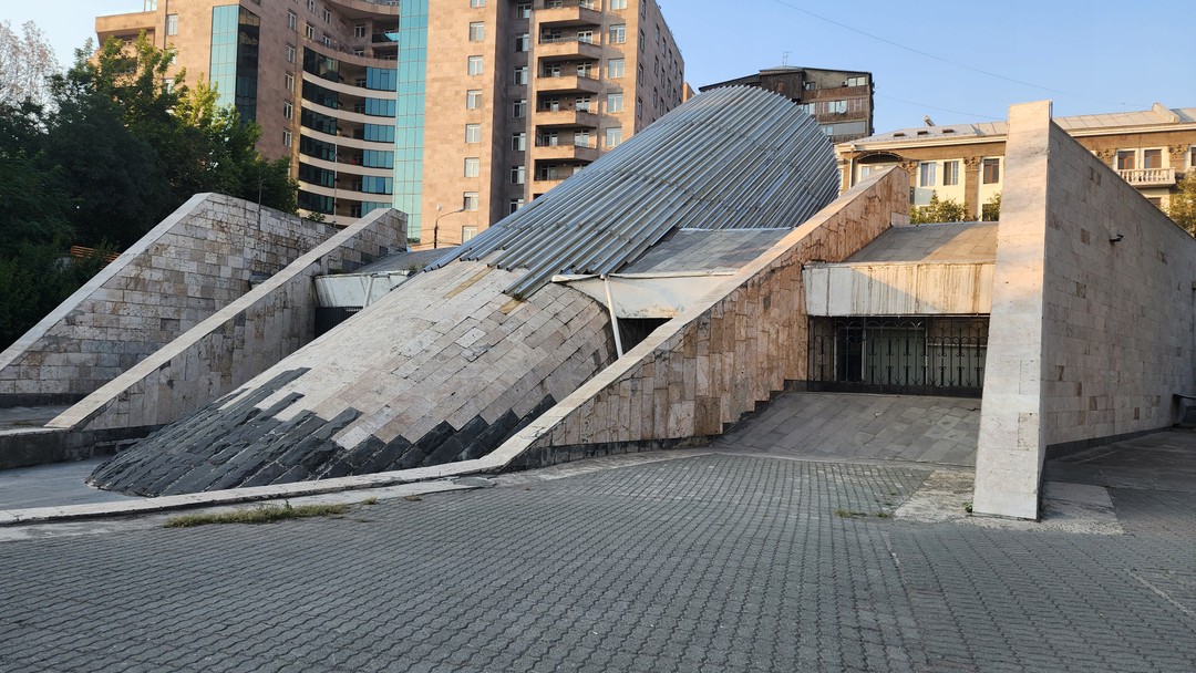 Очень необычная и увлекательная экскурсия-аудиоспектакль! Прогулка по Еревану через музыку и архитектуру подарила ощущение, будто гуляешь