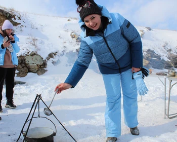 Путешествие по льду Байкала: Ольхон, Шаманка, Огой и уха из омуля