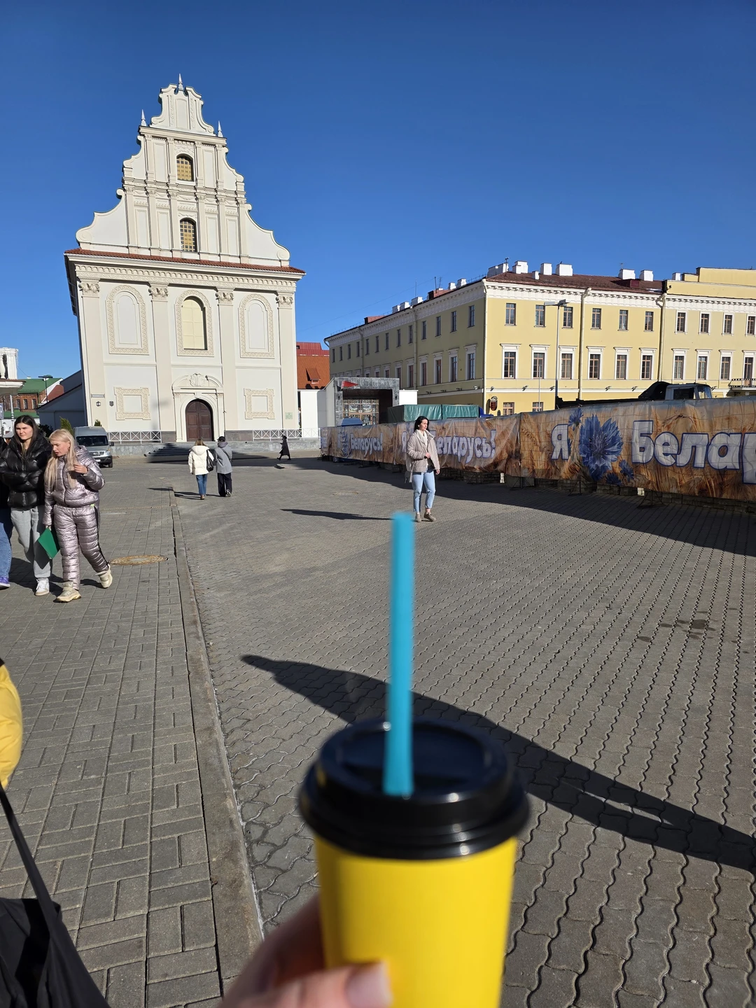 У нас была очень душевная экскурсовод Татьяна, она не перегружала рассказ о городе историей, но при