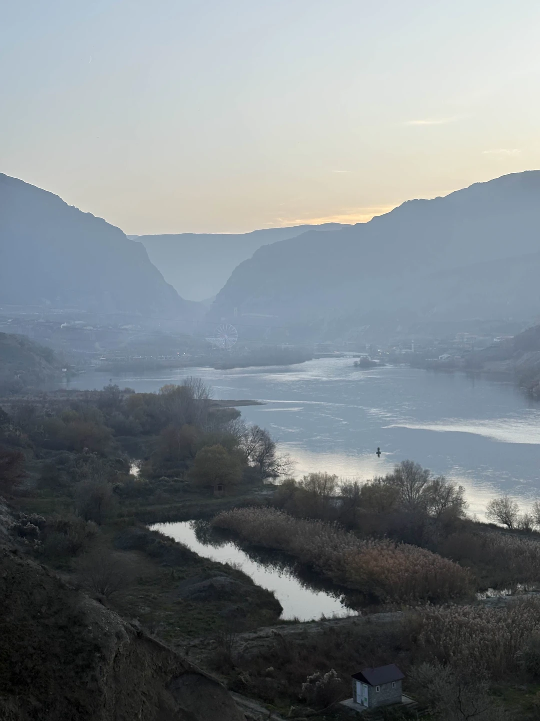 Замечательный экскурсовод! Устроил нам потрясающую поездку на весь день, показал места, о которых знают только местные
