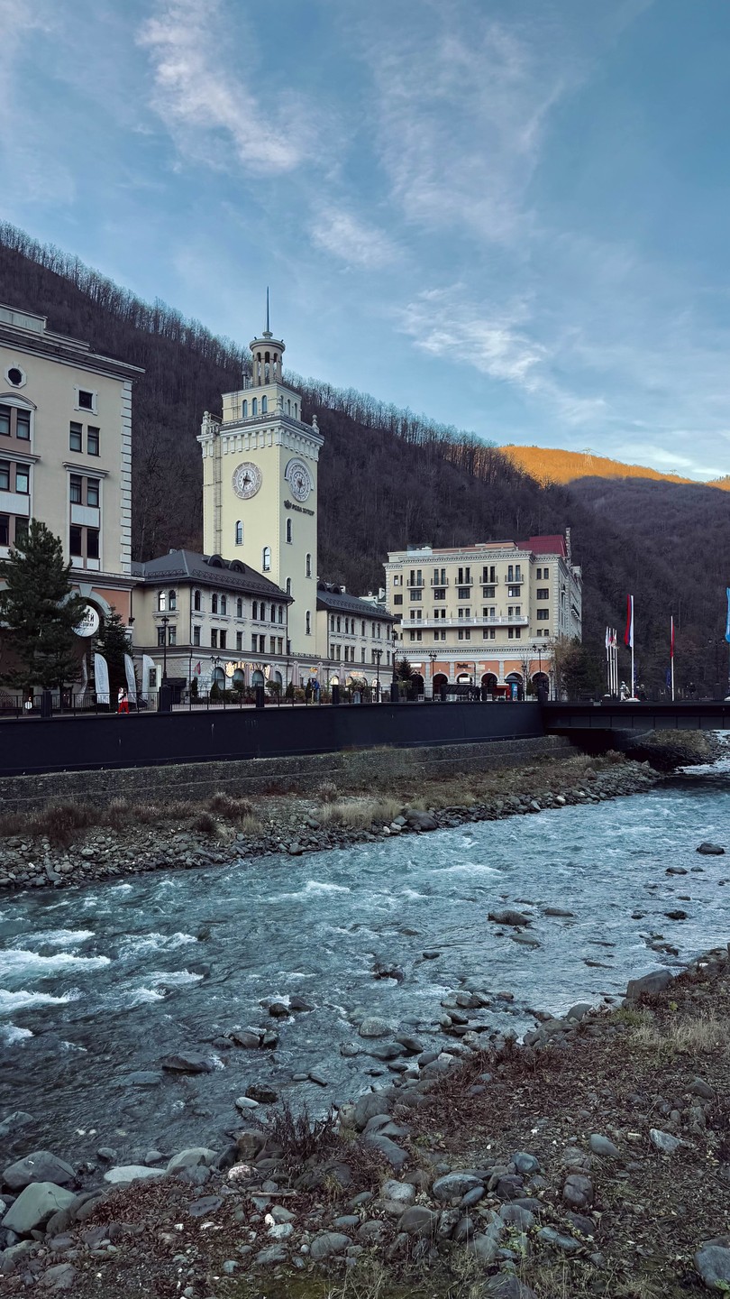 Договорились с Натальей начать путешествие в желаемое время. Выехали пораньше пока все спали, и застали пустые