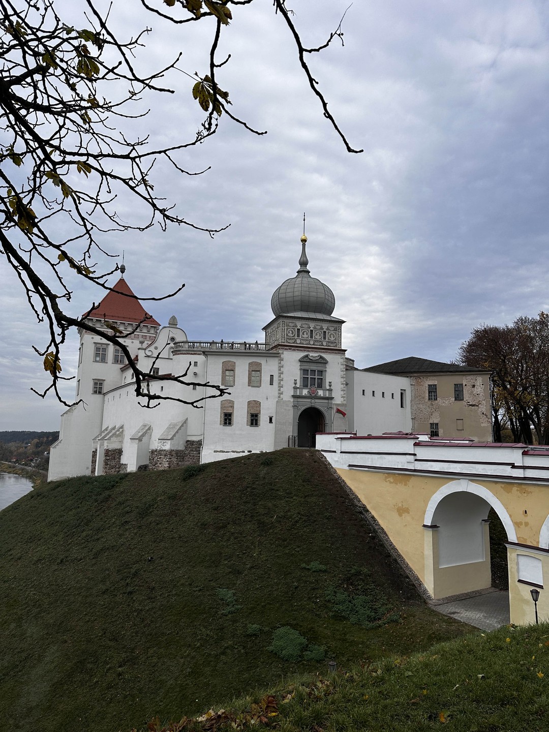 Экскурсовод Анастасия понравилась, экскурсия очень насыщенная, рассказала и обошли буквально весь центр города. Ходили с наушником