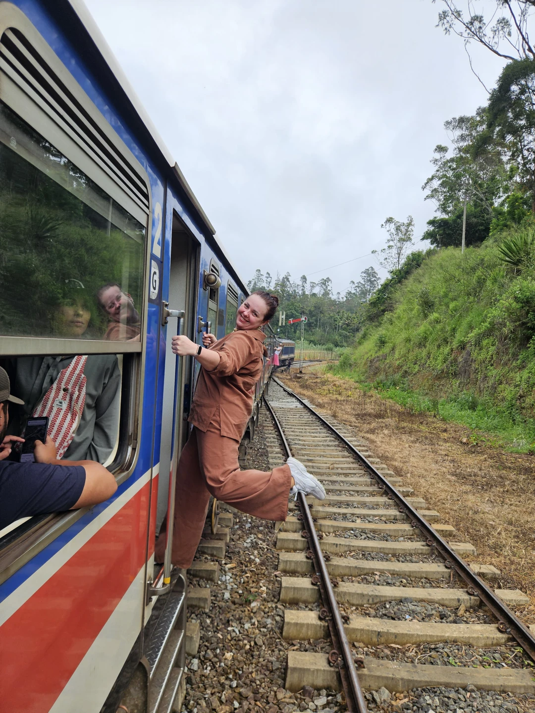 Ездили вдвоем с женой на экскурсию в 2 дня. Все понравилось: хорошая машина, интересные места. Особенно